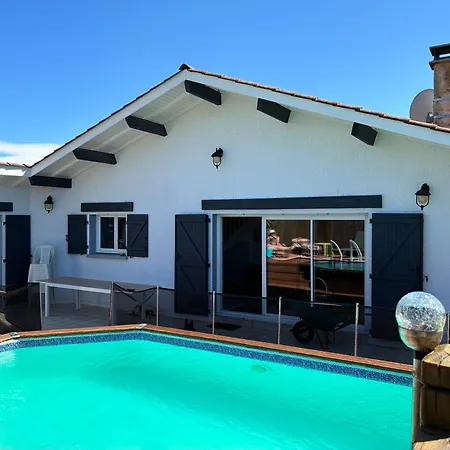 Hébergement de vacances Avec Piscine Chauffée 12 Pers à *