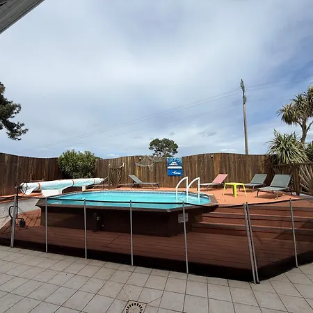 Avec Piscine Chauffée 12 Pers à Hébergement de vacances *